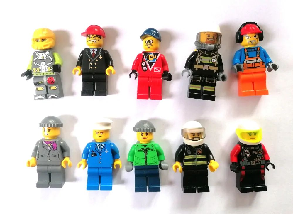 SADA 51 HRANÉ MINIFIGURKY CITY 10 KS