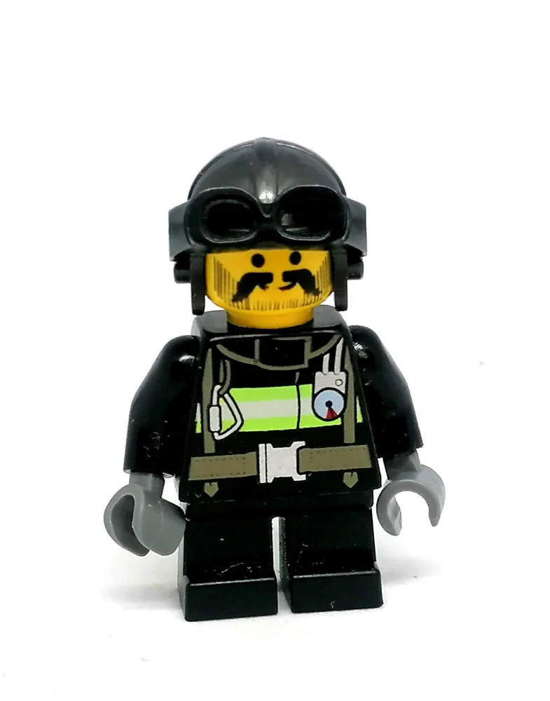 LH4933 LEGO HRANÁ MINIFIGURKA HASIČ KRATKÉ NOHY