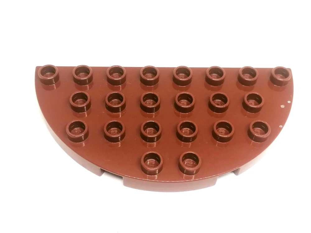 H678 DUPLO HRANÁ PODLOŽKA 8X4 PŮLOBLOUK HNĚDÝ