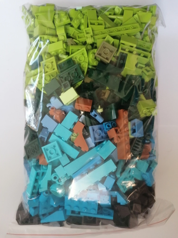 SCL443- HRANÉ LEGO MIX DÍLŮ MODRÉ A ZELENÉ - VÁHA 800 GRAMŮ