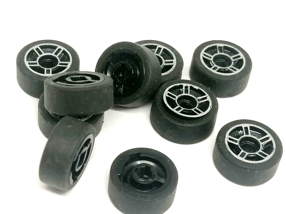LH3213 LEGO HRANÁ SADA MALÝCH KOL 10 KS PRŮMĚR 14 MM STŘÍBRNÉ STŘEDY KOL MALÝ KOLÍK