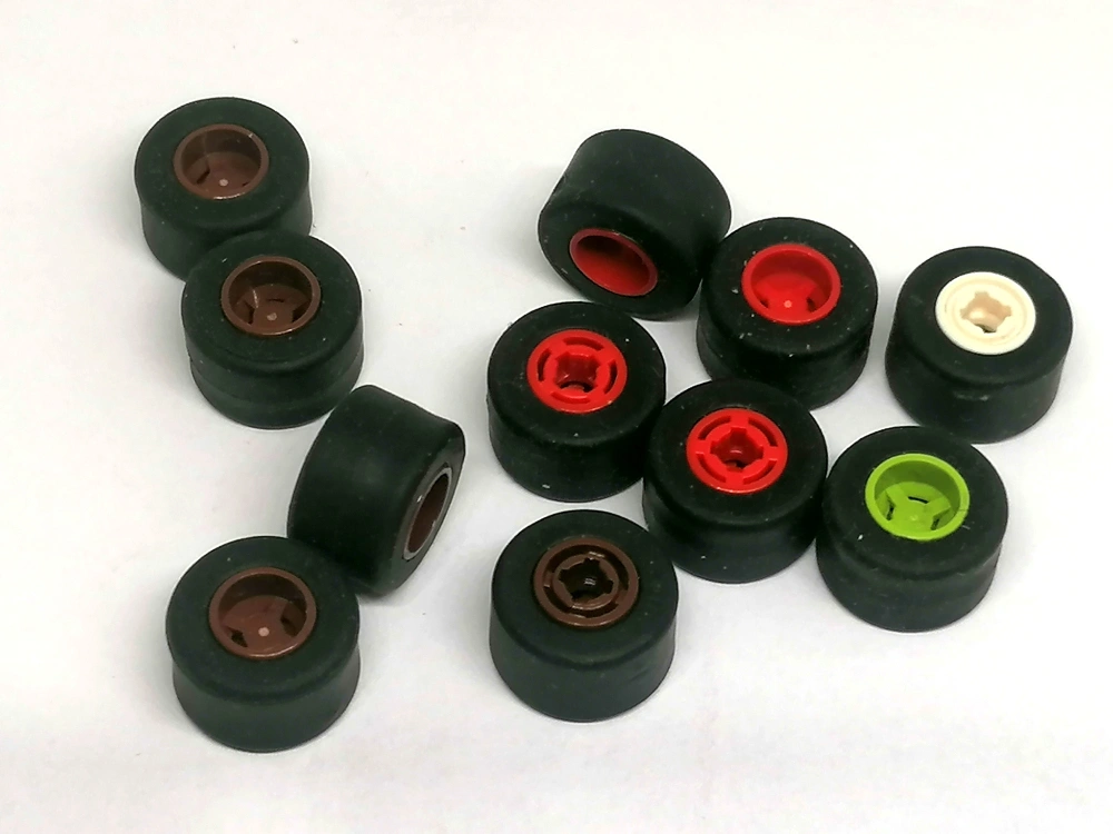 LH3228 LEGO HRANÁ SADA KOL 11 KS PRŮMĚR 13 MM MALÝ KOLÍK HLADKÁ PNEU MIX BAREVNÝCH STŘEDŮ