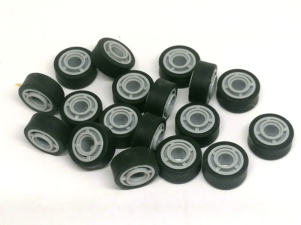 LH3230 LEGO HRANÁ SADA MENŠÍCH KOL 18 KS PRŮMĚR 13 MM ŠEDÉ STŘEDY KOL VELKÝ KOLÍK