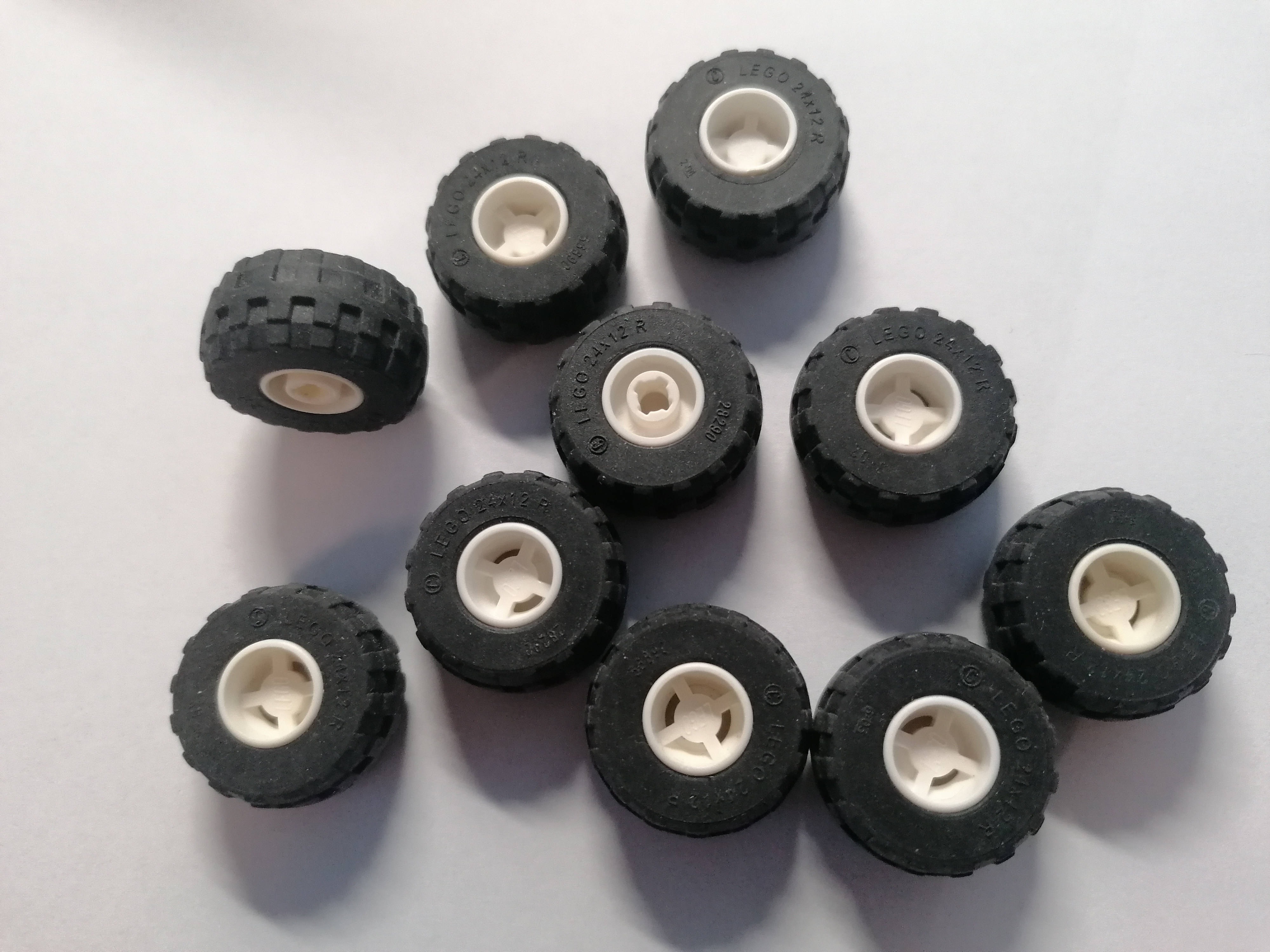 LH1780 LEGO HRANÁ SADA KOL 10 KS BÍLÉ STŘEDY PRŮMĚR 22 MM (24X12R)