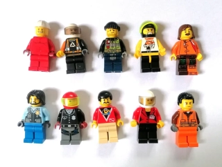 SADA 50 HRANÉ MINIFIGURKY CITY 10 KS