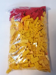 SCL142- HRANÉ LEGO MIX DÍLŮ ŽLUTÁ A ČERVENÁ - VÁHA 800 GRAMŮ
