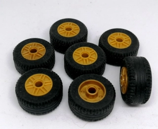LH2705 LEGO HRANÁ VELKÁ KOLA PRŮMĚR 3 CM HLADKÁ GUMA 7 KS ZLATÉ STŘEDY (30,4X14)