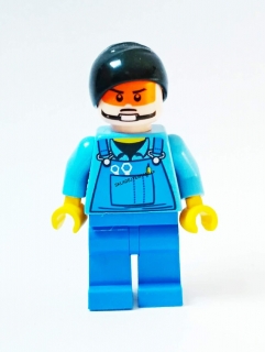 LH1047 LEGO HRANÁ MINIFIGURKA MUŽ V ČERNÉ HELMĚ