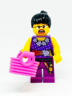 LH1404 HRANÁ MINIFIGURKA ŽENA VE FIALOVÉM S KOŠÍKEM